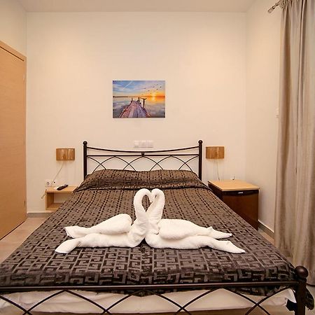 Karnagio Rooms Kyparissia Bagian luar foto