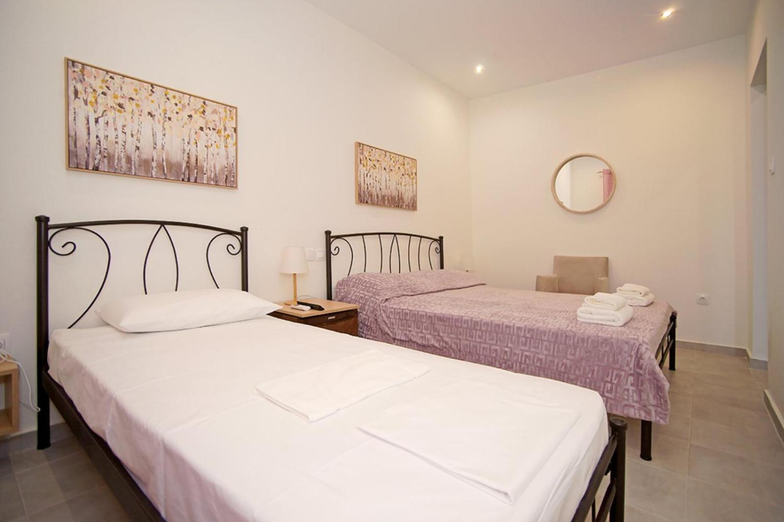 Karnagio Rooms Kyparissia Bagian luar foto