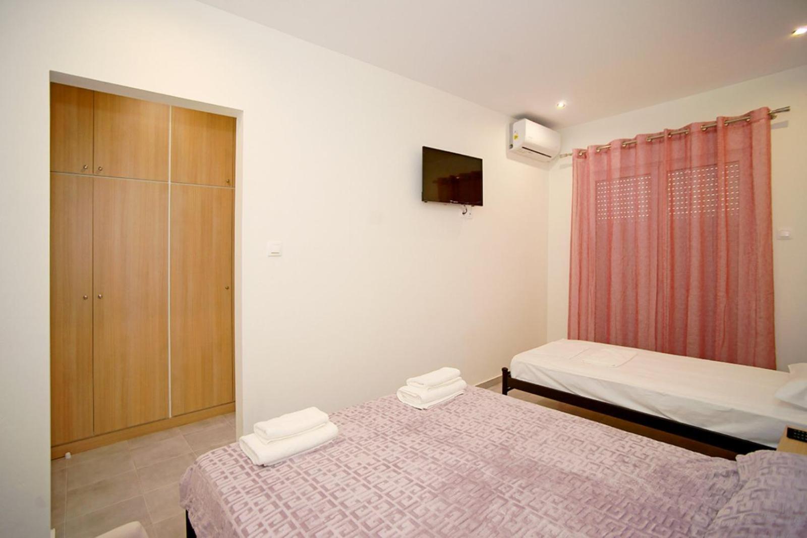 Karnagio Rooms Kyparissia Bagian luar foto