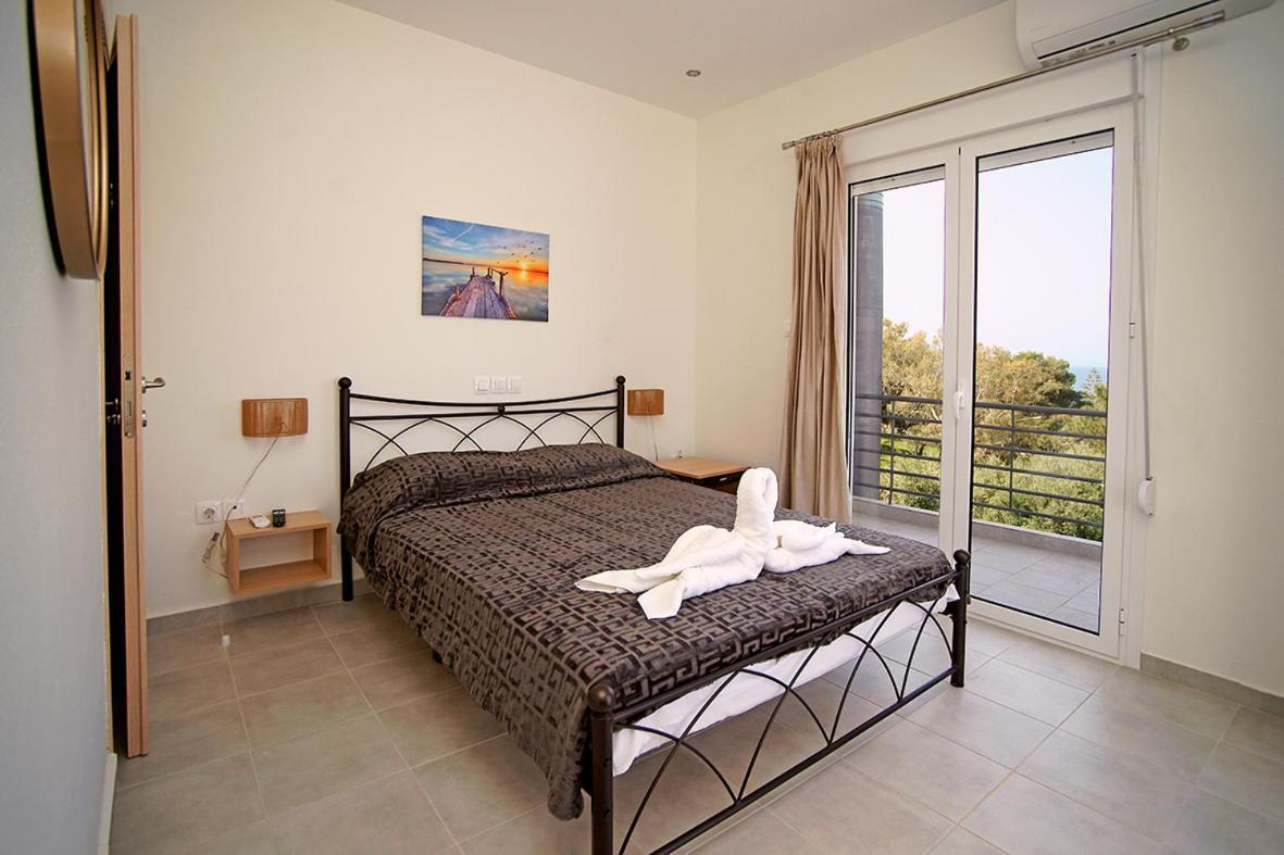 Karnagio Rooms Kyparissia Bagian luar foto