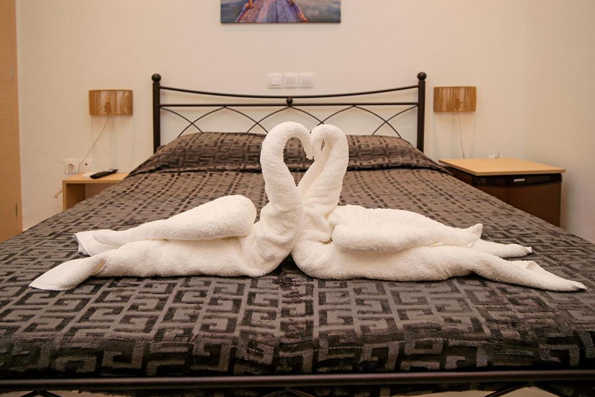 Karnagio Rooms Kyparissia Bagian luar foto