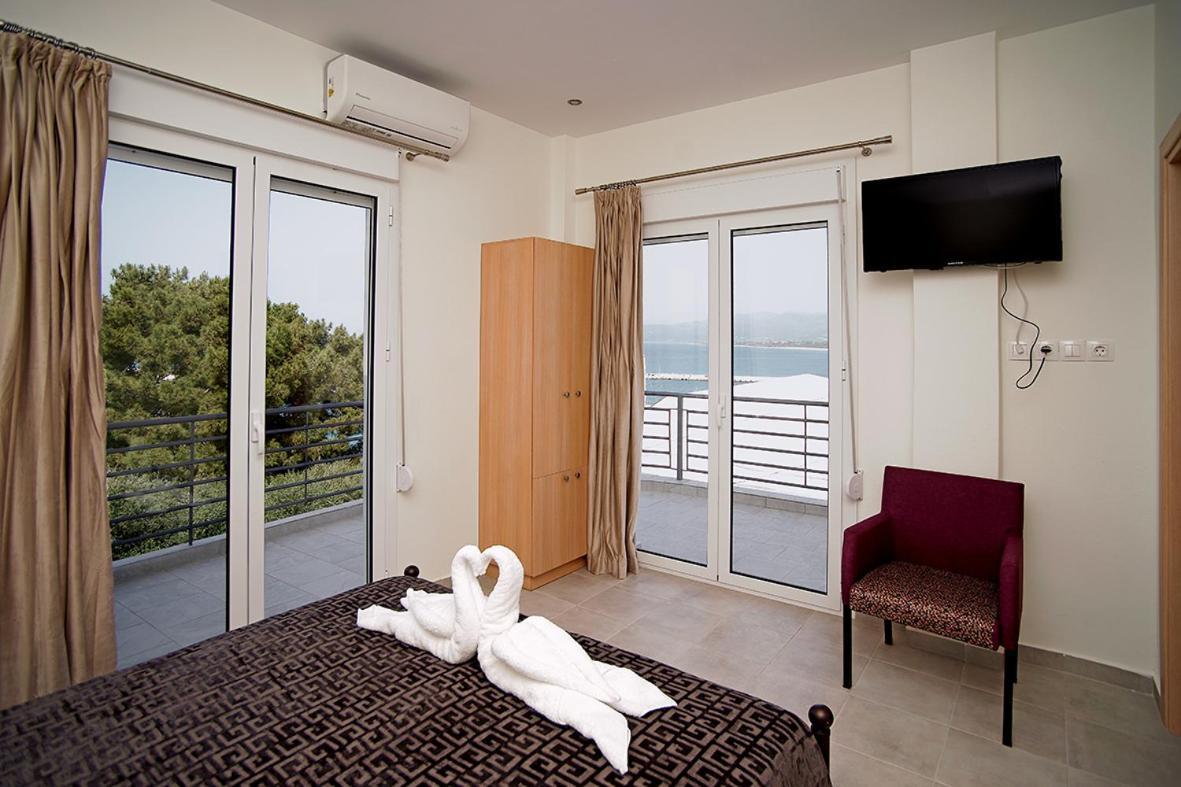 Karnagio Rooms Kyparissia Bagian luar foto
