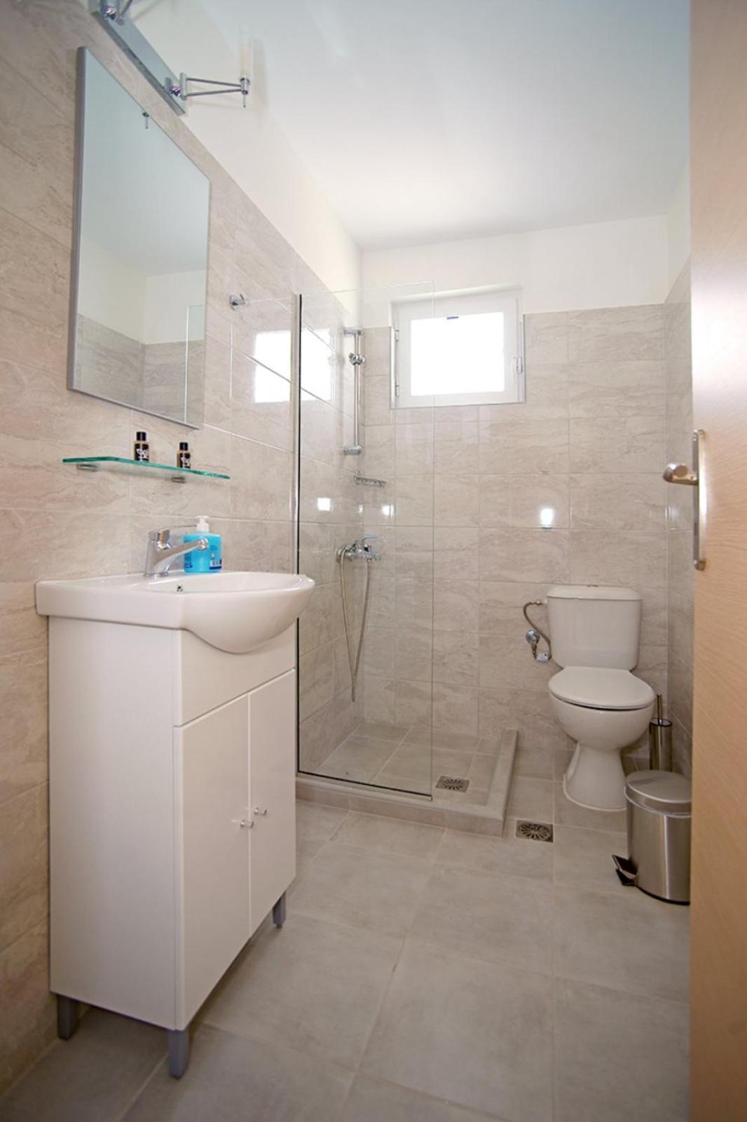Karnagio Rooms Kyparissia Bagian luar foto